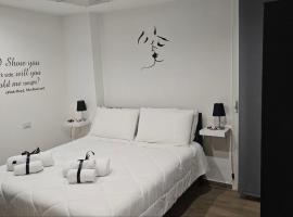 Black & White Luxury Rooms, hotel v Bari