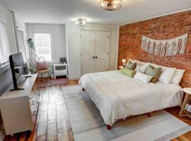 Beautiful Boho Villa on Vine in the heart of Lancaster, holiday home in Lancaster