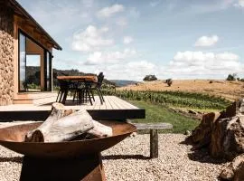The Picker's Hut - Luxury Farm Stay