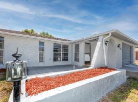 Sunny 3bd home! 10 mins to the beach, casa rústica em Port Richey