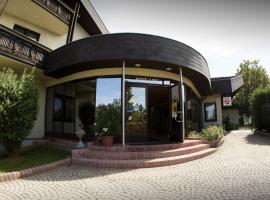 Tennis- und Freizeitzentrum Neudörfl, gistihús í Neudörfl