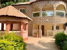 Brufut Luxury Villa – domek wiejski w mieście Brufut