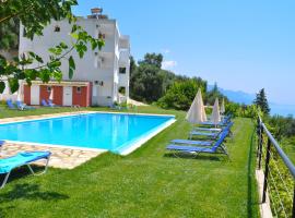 Studio Apartments with sea view and pool - Pelekas Beach Corfu, hotel em Pelekas