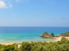 Studio Apartments with sea view and pool - Pelekas Beach Corfu – hotel w mieście Pelekas