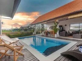 New 3BR villa,Sunset &ricefield views Canggu area!