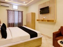 OYO Flagship HOTEL REDSTONE RESTAURANT & BANQUET, viešbutis mieste Kushinagar