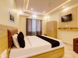 OYO Flagship HOTEL REDSTONE RESTAURANT & BANQUET: Kushinagar şehrinde bir otel