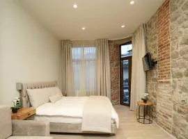 MONOPATI HOUSE