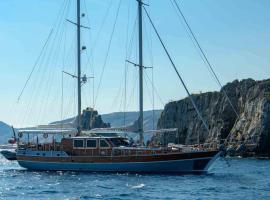 Silver, boat in Palermo