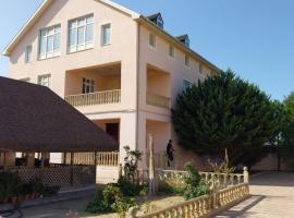 Eden Guest House, villa in Corat