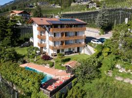 Haus Artus, hotel di Schenna