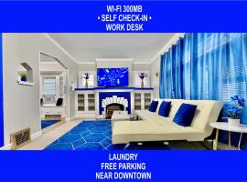 The Sapphire Haven - Your Old Brooklyn Oasis Awaits Families, Couples, Business Travelers Near Downtown With Parking, 300 MB WiFi & Self Check-In, holiday home in Cleveland