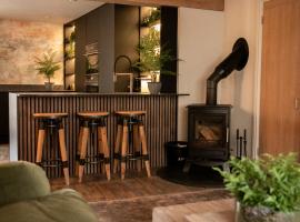 Akasha Spa Retreat Cottage, spa hotel in Welton