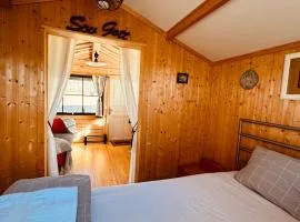 The Hideout Log Cabin- 2km to Klarälvsbanan and swimming area