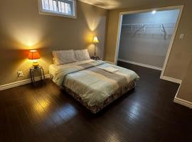 Deluxe Room Close to Restaurants, Plaza, Shopping, Gym & Colleges K1, hotel in Kitchener