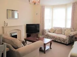 Jubilee House - 4 bedroom central house - bright and spacious, 2 parking spaces