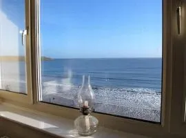 Sea View Apartment - Beautiful apartment with stunning views right across the sea