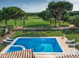 Villa Palm Golfe, fantastic house on Vila Sol course, kids pool, aircon, Hotel in Quarteira