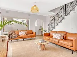 'Riverside Refuge' A Contemporary Gem near the Beach