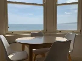 Apartment 5, 11 The Beach - Spectacular views of the bay