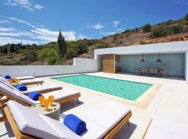 Marina Oasis - Luxury, heatable pool, panoramic sea views