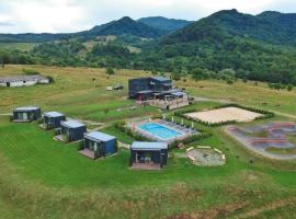 FLANDRA Glamping, glamping site sa Corbeni