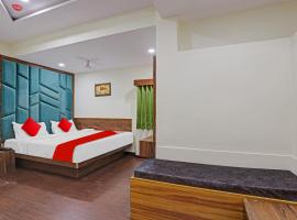 OYO Flagship Hotel Swagat Inn, hotelli kohteessa Ahmedabad alueella CG Road