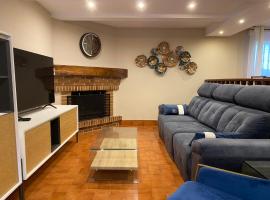 Casa Rural La Plaza, Hotel in Azofra