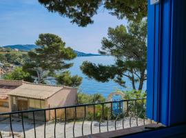 Maison bord de mer vue exceptionnelle avec accès privé, hotel di Carqueiranne