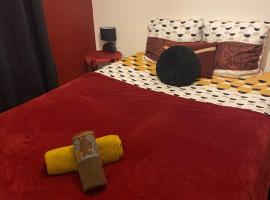 Chambre dans maison proche Disneyland Paris, room in Brie-Comte-Robert