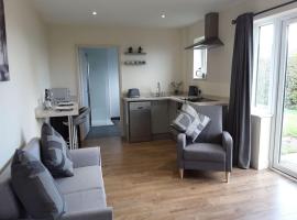 Woodside ..Peaceful 1 bedroom ground floor lodge, hotel Louthban