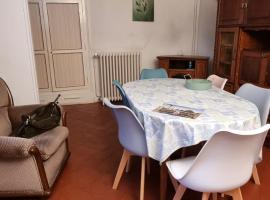 Maison cœur de ville aux Portes du Morvan, βίλα σε Corbigny