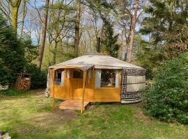 Ons Yurt Huisje in het Bos, luxury tent in Hollandsche Rading