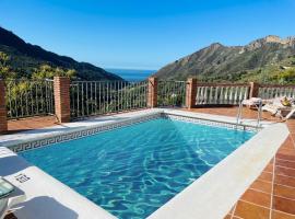Villa Tranquila con piscina privada en Rio de la M, отель в городе Маро