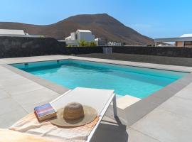 Vv Villa Secretos de Yaiza 2 by HH - private pool、ヤイサのホテル