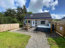 Forest View Cottage - Private Hot Tub, holiday home in Ballynameen