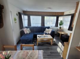 The Sunny Bunny Holiday Home, place to stay in Ballantrae