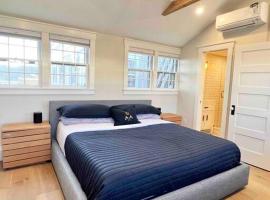 Luxury Water-View West End Condo, villa in Provincetown