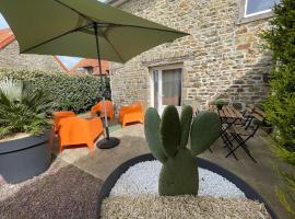 Gîte le 7 de Coeur, Baie Mont St Michel, hotel in Dragey