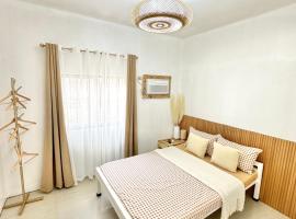 Olongapo Lawud - 3mins Walking Distance to Inflatable Island and Beaches, hotel in Olongapo