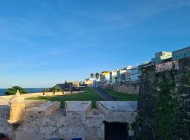 La Perla Suite, hotel uz plažu u gradu 'San Juan'
