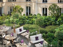 Hôtel Barrière Fouquet's Paris, готель біля визначного місця Тріумфальна арка, у Парижі