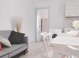 Domus DELEDDA – hotel w mieście Posada