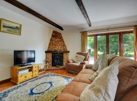 The Orchard, cabana o cottage a Lyng