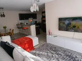 Modern 2BR Sanctuary, Pool & Gym