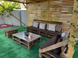 The Hills Apartment Mostar with garden and view، فندق في موستار