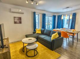 Modern Condo 2BR 4 beds AC Wi-Fi Free Parking, hotel in Laval