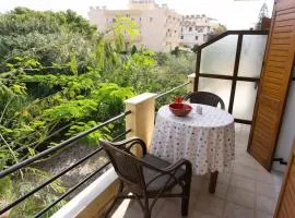 Bright apartment with balcony close to the beach #4