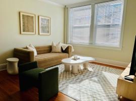 Dreamy 2BR in Downtown Princeton, hotel in Princeton