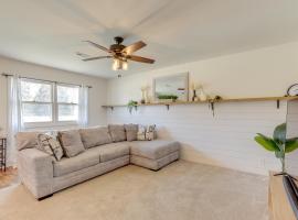 Family-Friendly Lincoln Home with Sandbox and Grill!, hotel in Lincoln